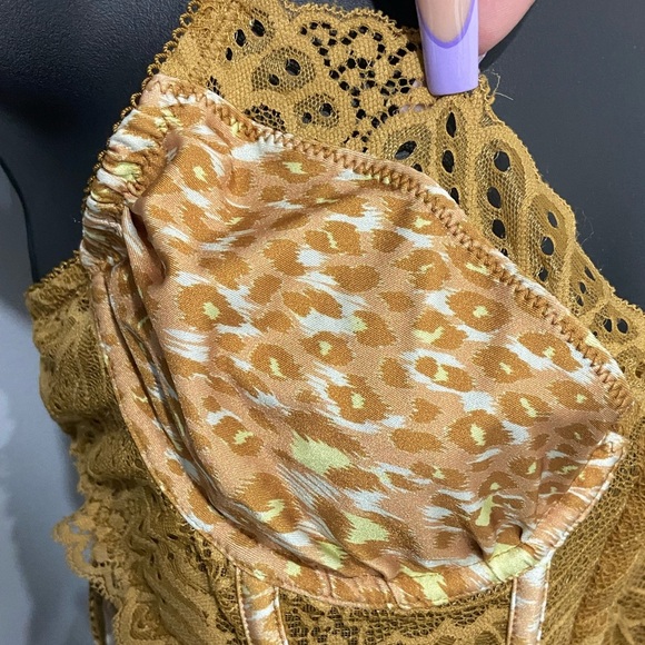 Mustard yellow corset top UO - Picture 3 of 8